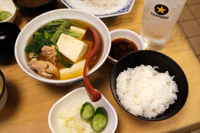 【とり豆腐ライス定食】銀座の老舗酒場「三州屋」で愛される逸品を定食で:パリッコ『今週のハマりめし』第256回